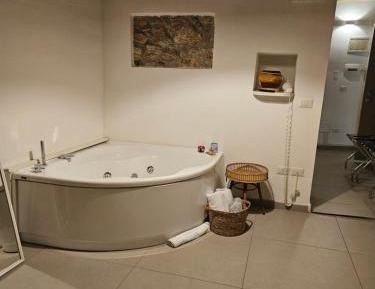 King Room with Spa Bath