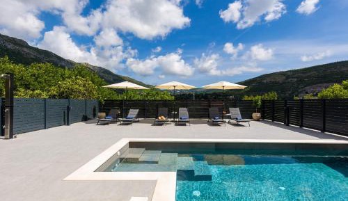 Three Bedroom Villa with Swimming Pool