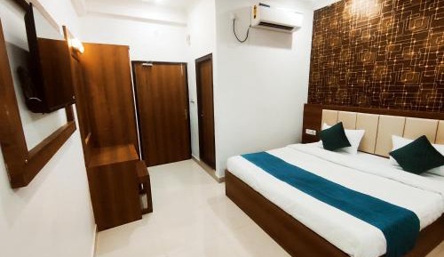 Deluxe Double Room (2 Adults + 1 Child)