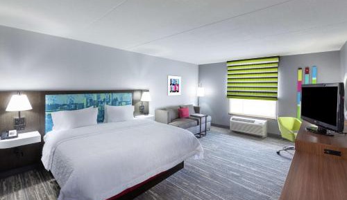 King Room with Sofa Bed and Study - Non-Smoking