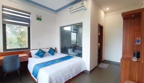 Deluxe Room (2 Adults + 1 Child)