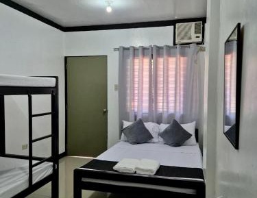 Quadruple Room with Private Bathroom