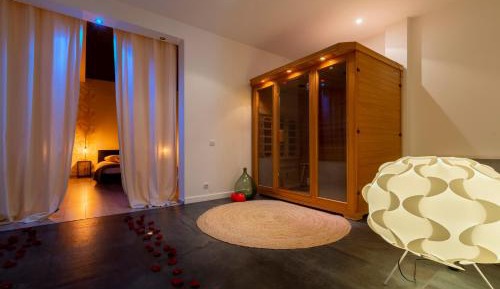 One-Bedroom Deluxe Apartment