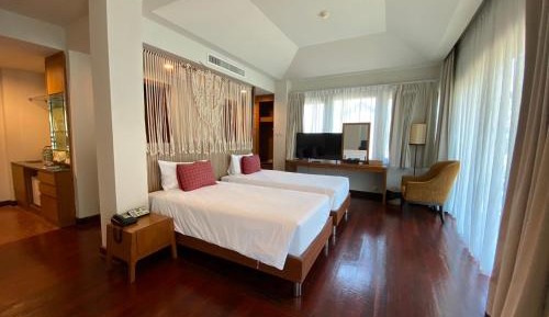 Patra Junior Garden View Suite