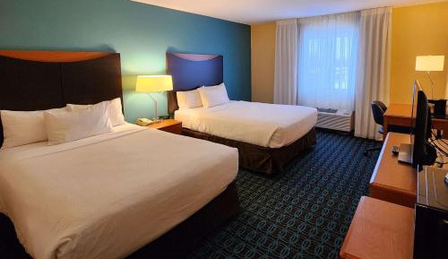 Queen Room with Two Queen Beds and Roll-in Shower - Mobility Accessible/Non-Smoking