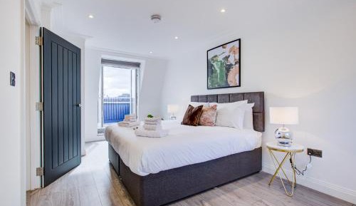 Three-Bedroom Premium Apartment with Balcony