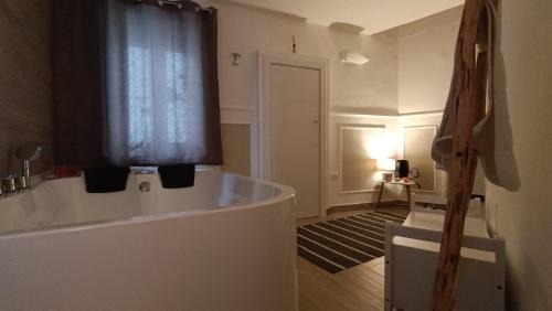 King Room with Spa Bath