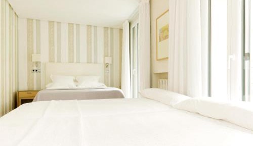  Double Room with 2 Extra Beds