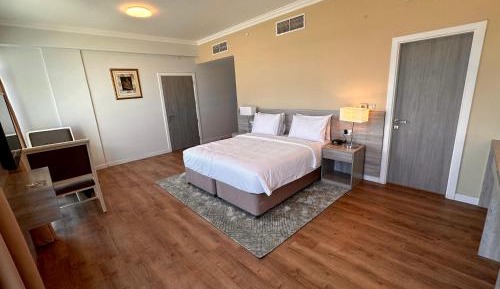Deluxe Double Room (2 Adults + 1 Child)