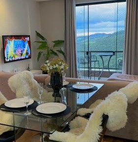 Apartment with Mountain View