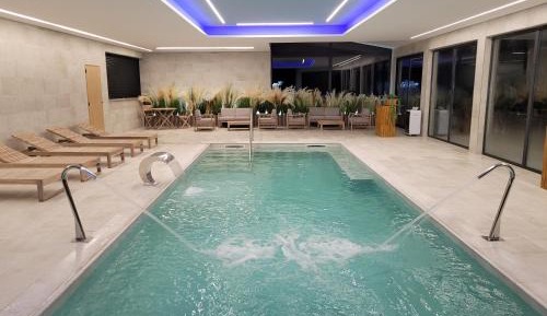 Double Room with Balcony and Pool and Garden View