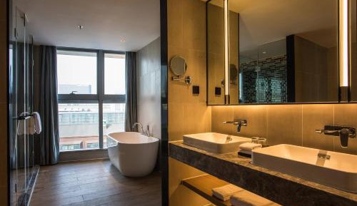 One-Bedroom King Suite 