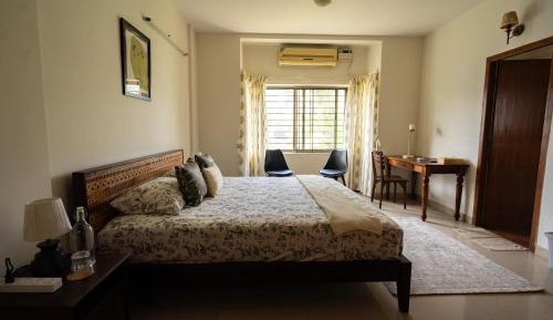 Deluxe Double Room (2 Adults + 1 Child)