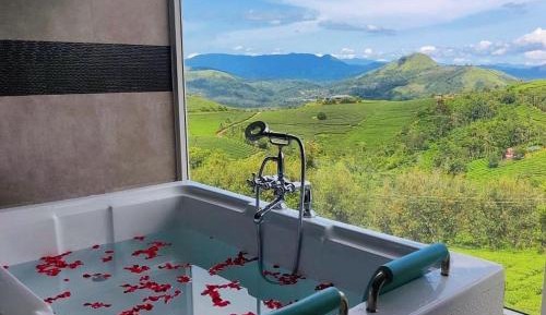 Junior Suite with Mountain View