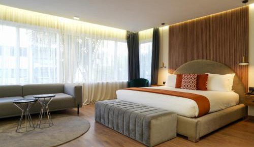 Deluxe Suite