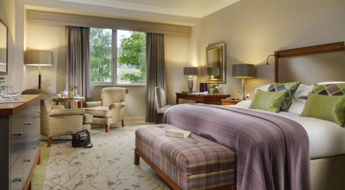 Deluxe King Room (Adults Only)
