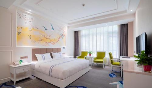 Lake View King Room