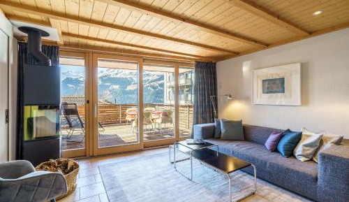 Apartment with Mountain View
