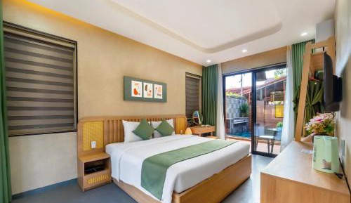 Queen Room with Pool View