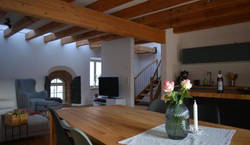 Two-Bedroom Apartment with Shower 