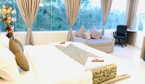 LE ROYAL SUITE