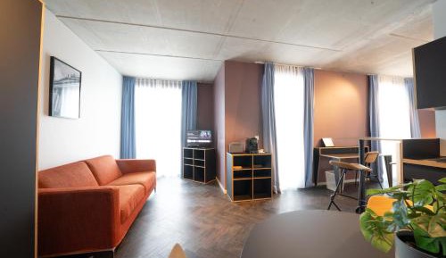 Deluxe Studio