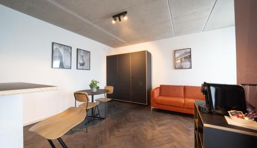 Deluxe Studio