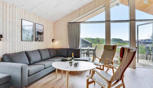 Four-Bedroom Holiday Home