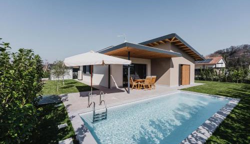 Villa with Garden View
