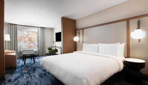 King Suite with Sofa Bed and Mountain View