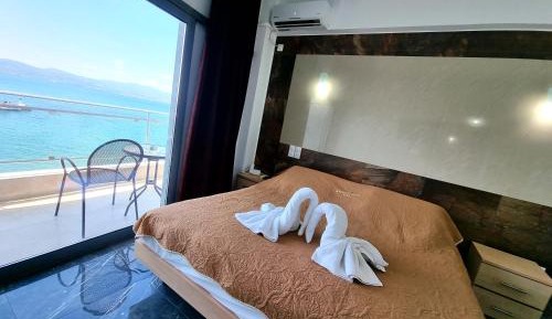Deluxe Double with Front Sea View