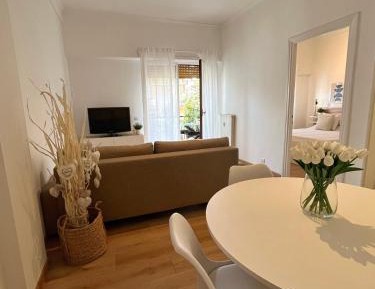 One-Bedroom Apartment with Balcony
