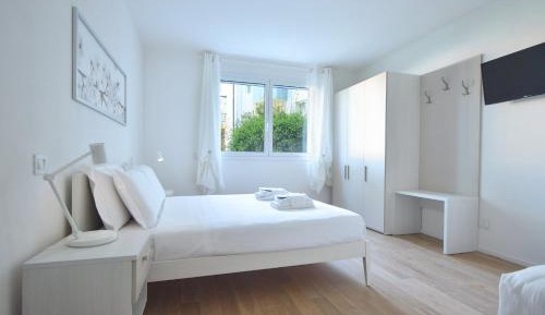 Apartment with Garden View
