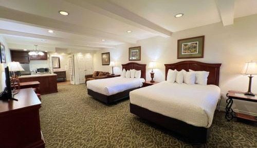 Large Queen Room with Two Queen Beds - Non-smoking