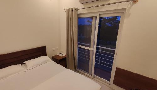 Standard Queen Room