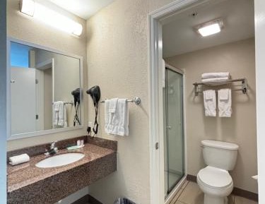 Queen Room - Non-Smoking