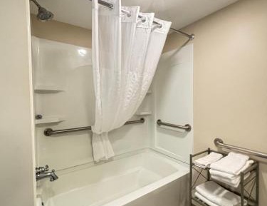 King Room with Bath Tub/Shower - M?obility Accessible/Non-Smoking