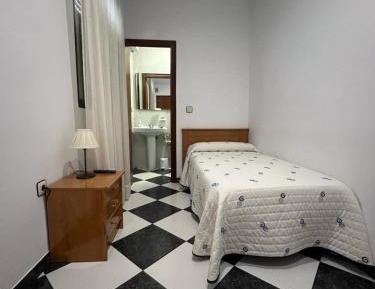 Single Room with Private Bathroom