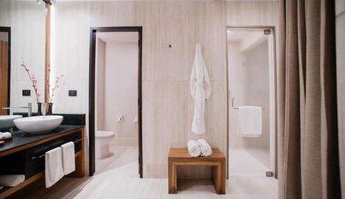 Master Suite, 1 King