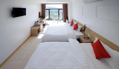 Triple Room with Lake View