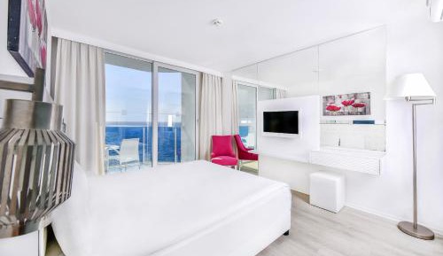 Double or Twin Room with Sea View