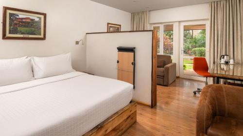Premium King Room with Balcony and Garden View