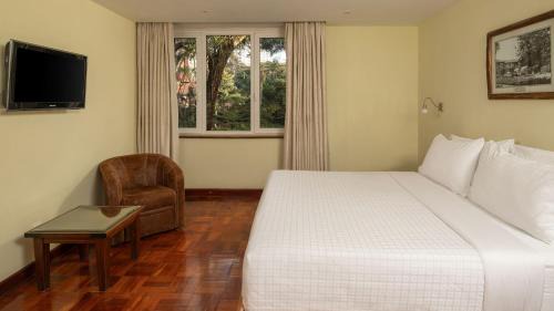 One-Bedroom King Suite with Garden View