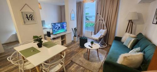 Deluxe Studio