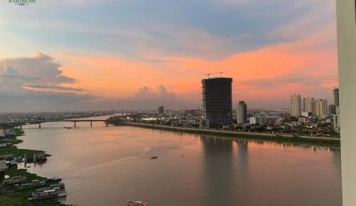 Premier King Balcony River View