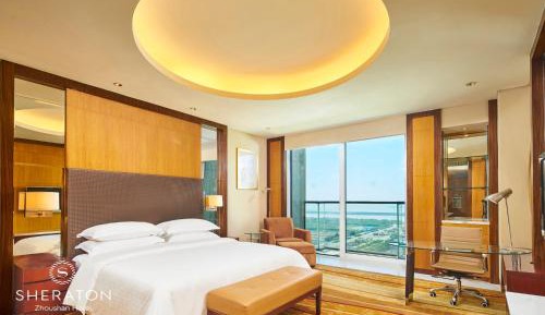  Deluxe Mountain View King Room