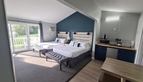 Deluxe Queen Room with Two Queen Beds