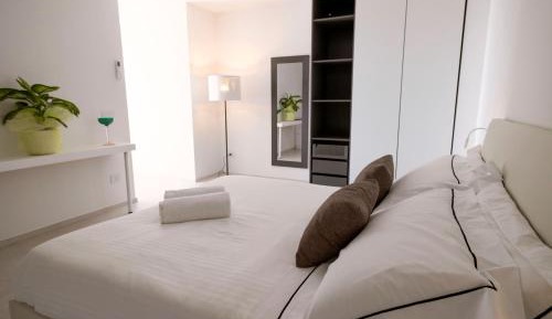 Two-Bedroom Deluxe Apartment with Balcony