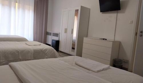 Basic Triple Room with Shared Bathroom