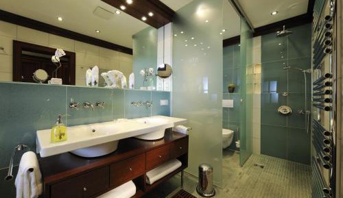 Deluxe One-Bedroom Suite
